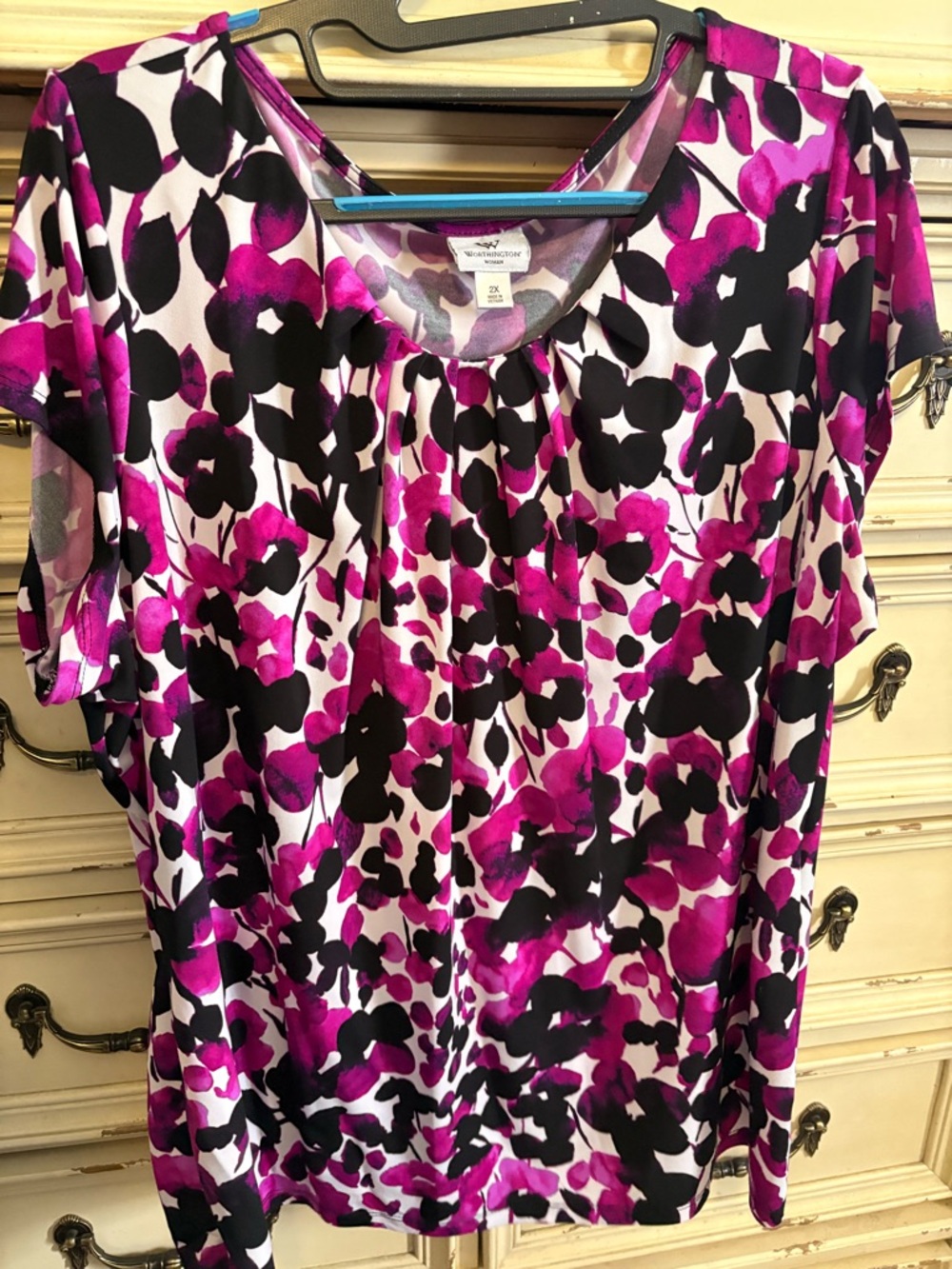 Worthington Floral Scoop Neck Top in Magenta and Black